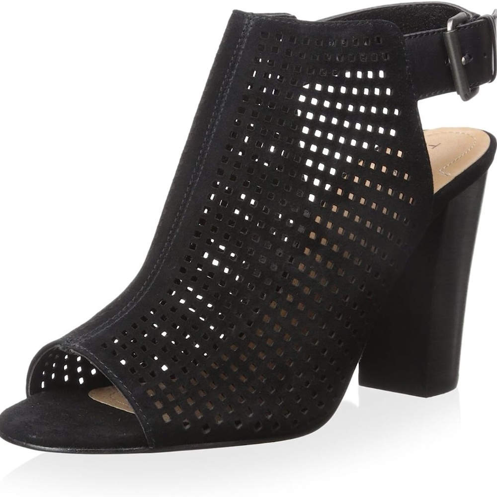 Tahari Margaret Sandal - Picture 3 of 15